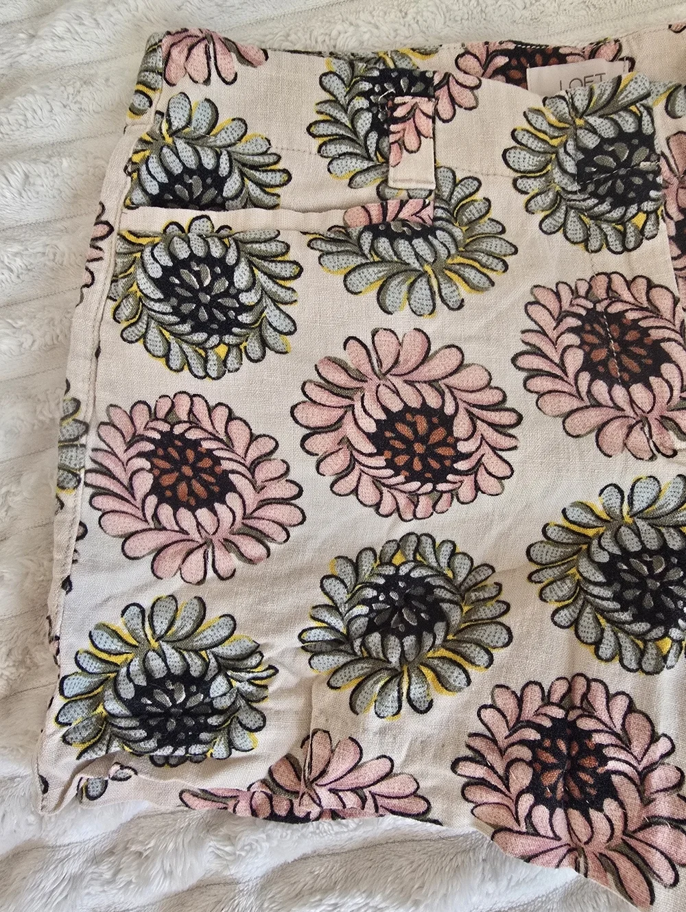 LOFT Ann Taylor Linen Bermuda Cream/pink floral shorts Ann Taylor Womens Size 6 - Picture 7 of 7